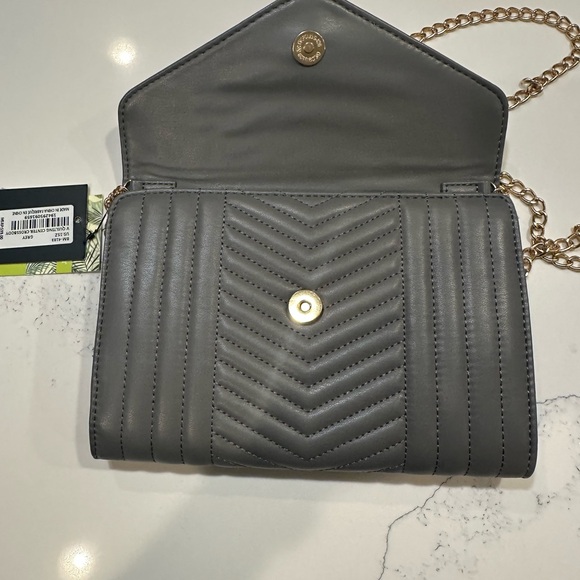 Badgley Mischka V Quilted Gray Crossbody Bag - Picture 5 of 9